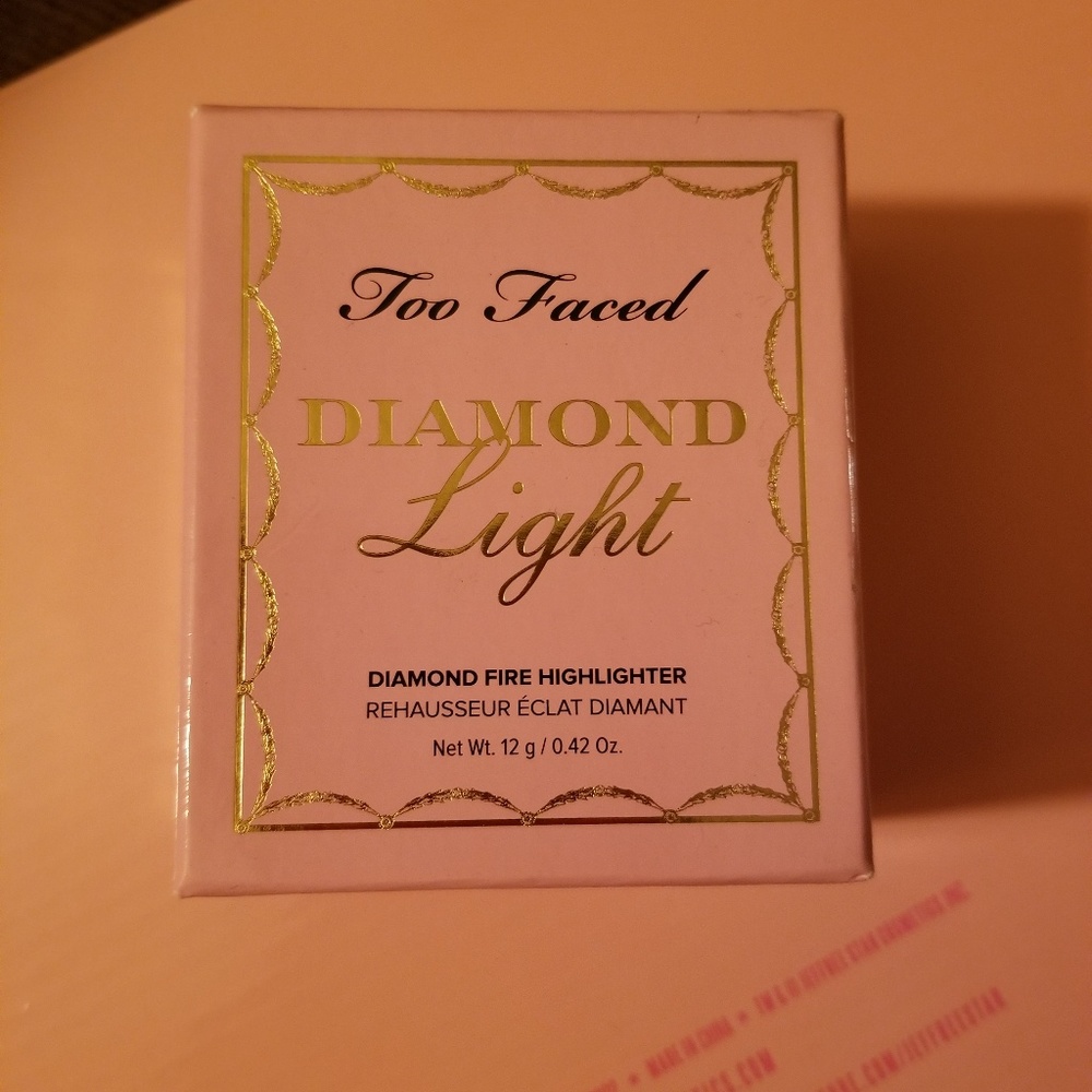 Too Faced Diamond Light Highlighter